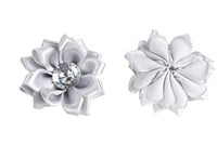 Craft Flowers – Paquete de 60 adornos de flores con diamantes de imitación, 1.5 in de cinta de raso gris para manualidades, decoraciones de boda, adornos - Arteztik
