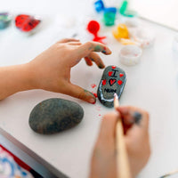 Kit de pintura de roca Tosuced, pintura de roca para niños, incluye rocas de pintura blanca, madera sin terminar, pintura de colores, ojos Googly, pinceles de pintura artística, soporte de madera - Arteztik
