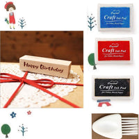 1 sello de goma de madera (cumpleaños feliz) para álbumes de recortes, tarjetas, manualidades, 3 almohadillas de tinta de diferentes colores + 1 pequeño cepillo de limpieza. - Arteztik