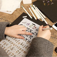 NABLUE - Juego de 8 plantillas de plástico con letras del alfabeto, para dibujar, dibujar, dibujar, dibujar, escala, para planificador de diarios, álbumes de recortes, proyectos de manualidades de pintura - Arteztik