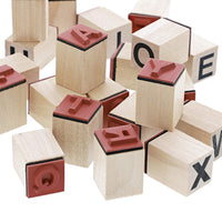 Juvale Alphabet - Sellos de goma de madera, letras superiores e inferiores con símbolos, 60 unidades - Arteztik