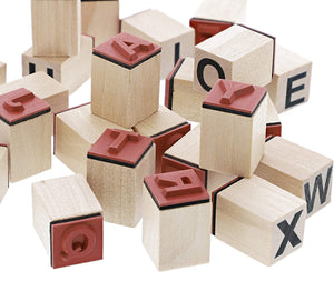 Juvale Alphabet - Sellos de goma de madera, letras superiores e inferiores con símbolos, 60 unidades - Arteztik