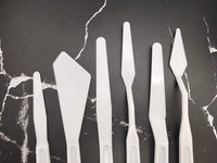 Juego de 4 cuchillos de paleta de espátula de plástico con seis estilos diferentes, herramientas de arte delgadas y flexibles para pintura al óleo, mezcla de acrílico. - Arteztik
